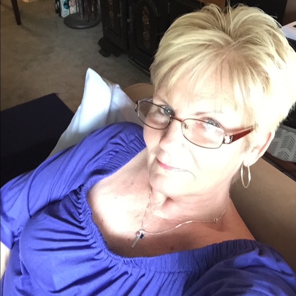 Meet your Posher, Karen - Picture 1 of 1